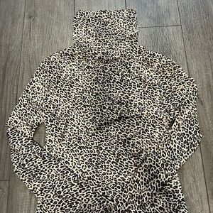 Leopard print turtleneck, long sleeve